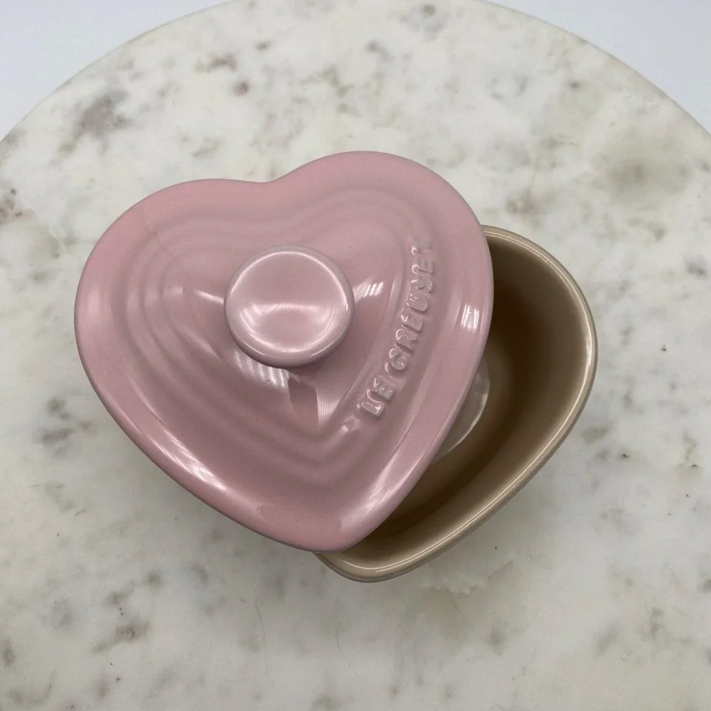 Le Creuset Pink Heart Ramekin Stoneware Individual Serving‎ Casserole or Dessert